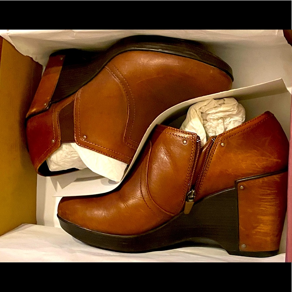 Dansko Florence wedge bootie size 40